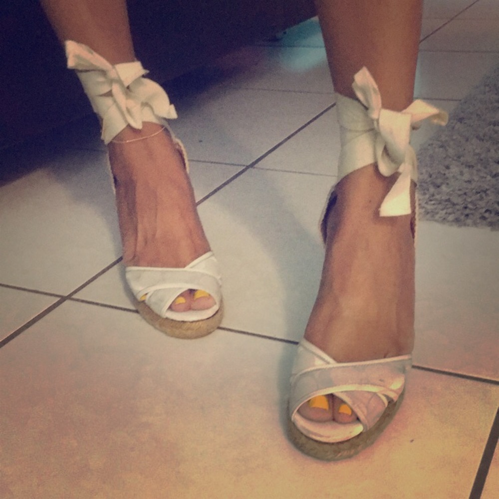 White Coach Wedge